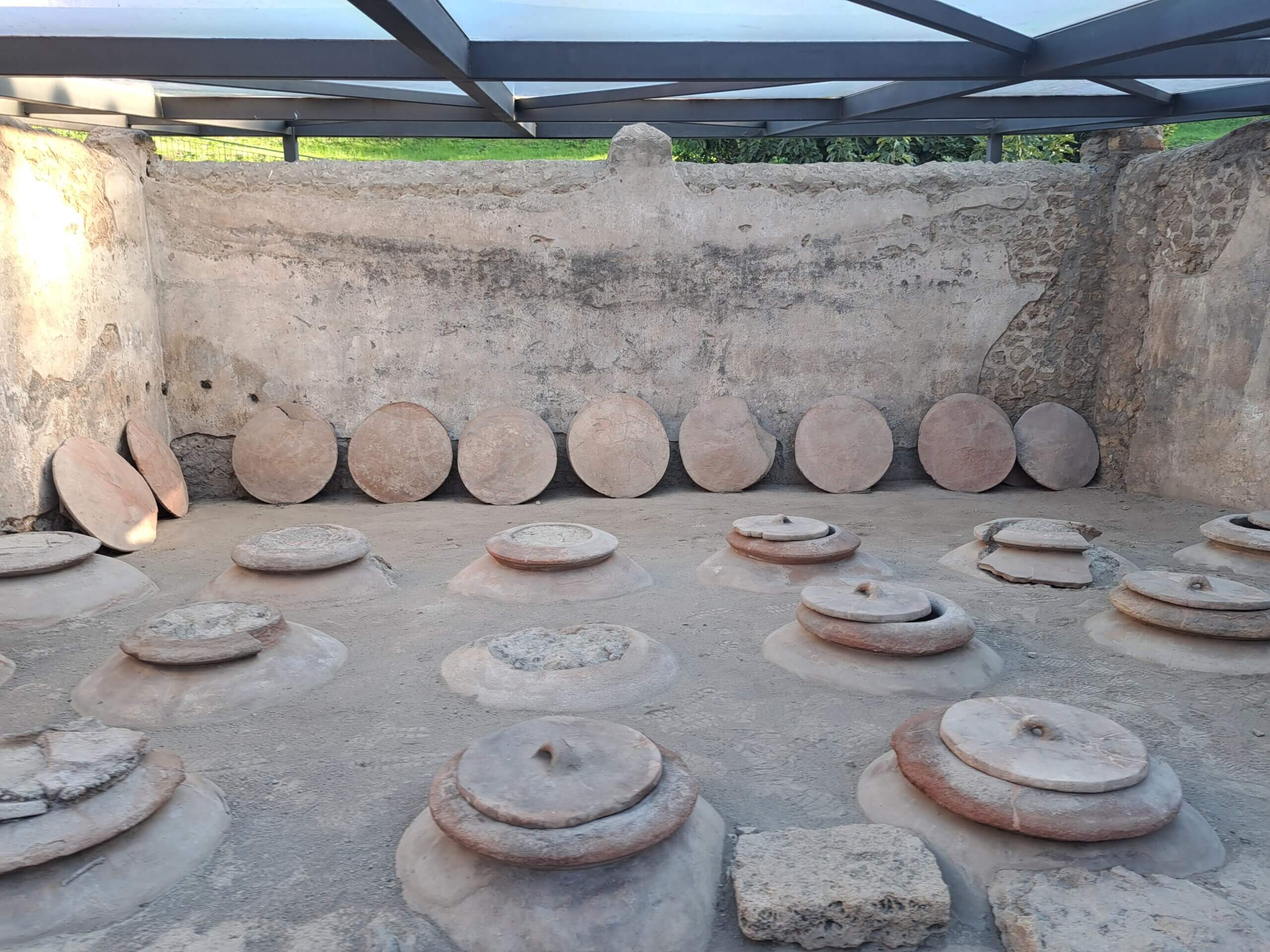 Romeinse Terracotta dolia ingegraven 